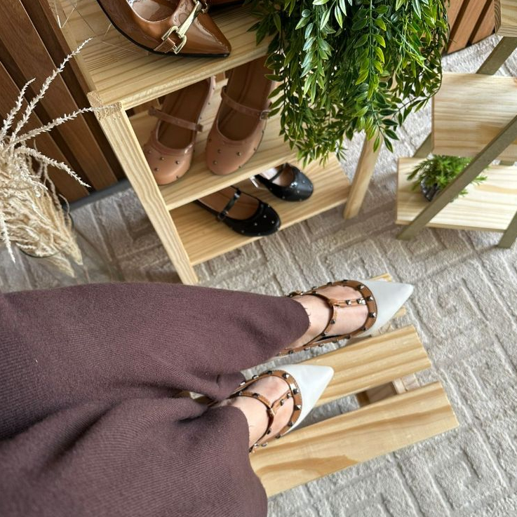 Sapatilha Feminina Bico Fino Spike Elegante Confortável Moda Casual